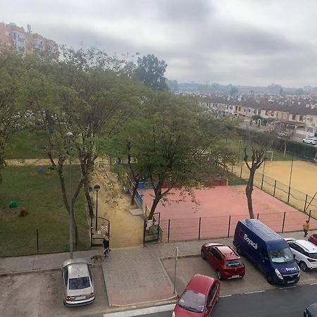 Vistas Desde Montequinto Apartment Dos Hermanas Bagian luar foto