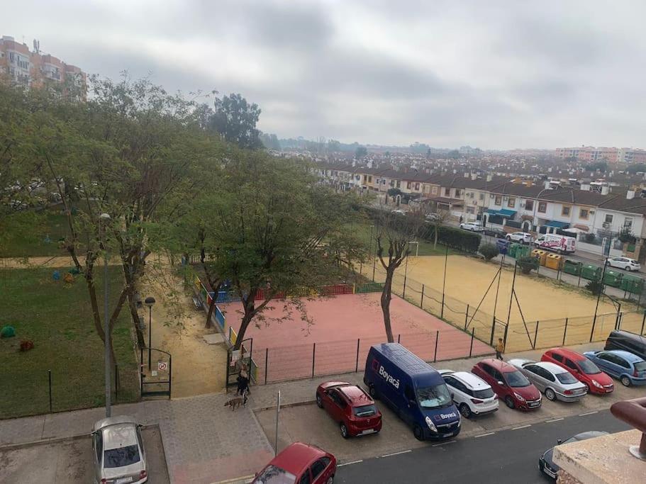 Vistas Desde Montequinto Apartment Dos Hermanas Bagian luar foto