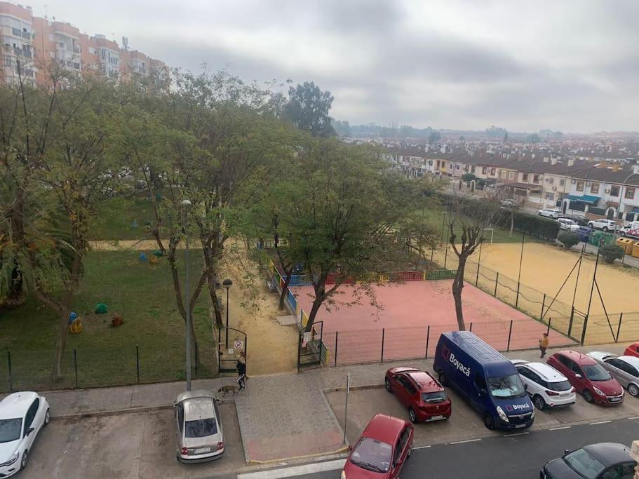 Vistas Desde Montequinto Apartment Dos Hermanas Bagian luar foto